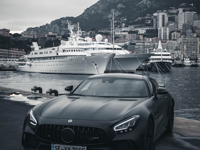 Mercedes-Benz E-Class (E200/E300)